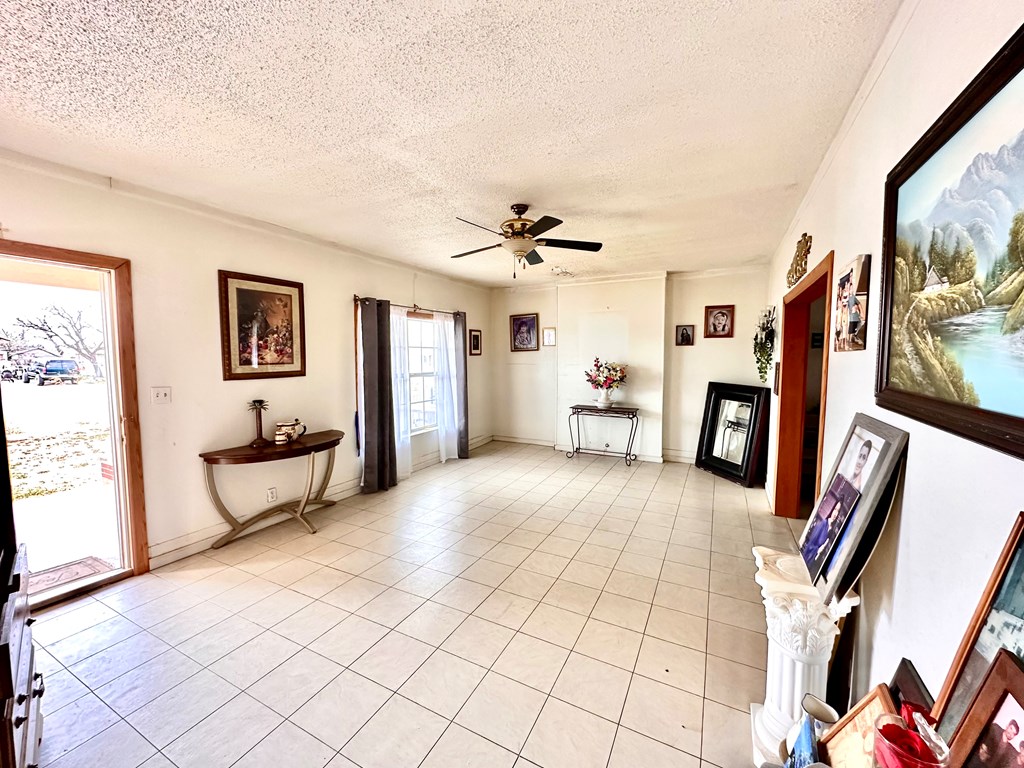 1124 E Harris Ave Property Photo 4