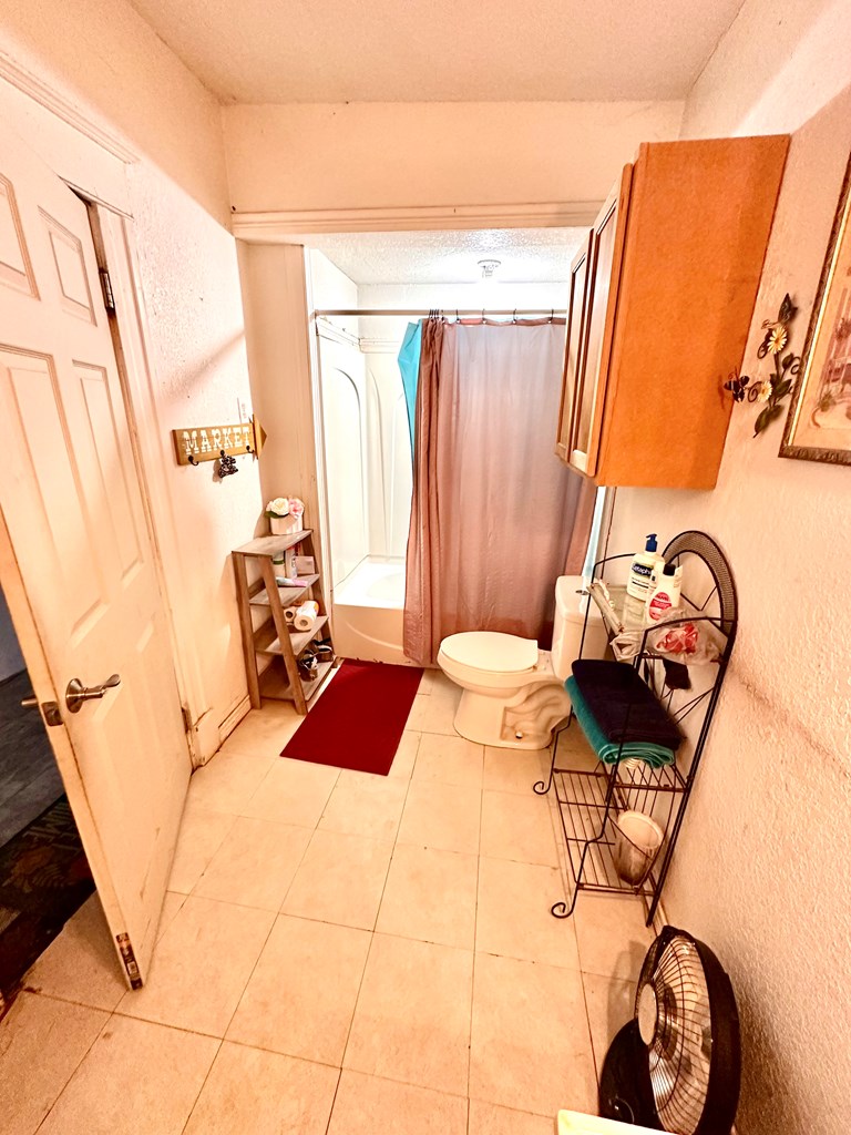 1124 E Harris Ave Property Photo 10