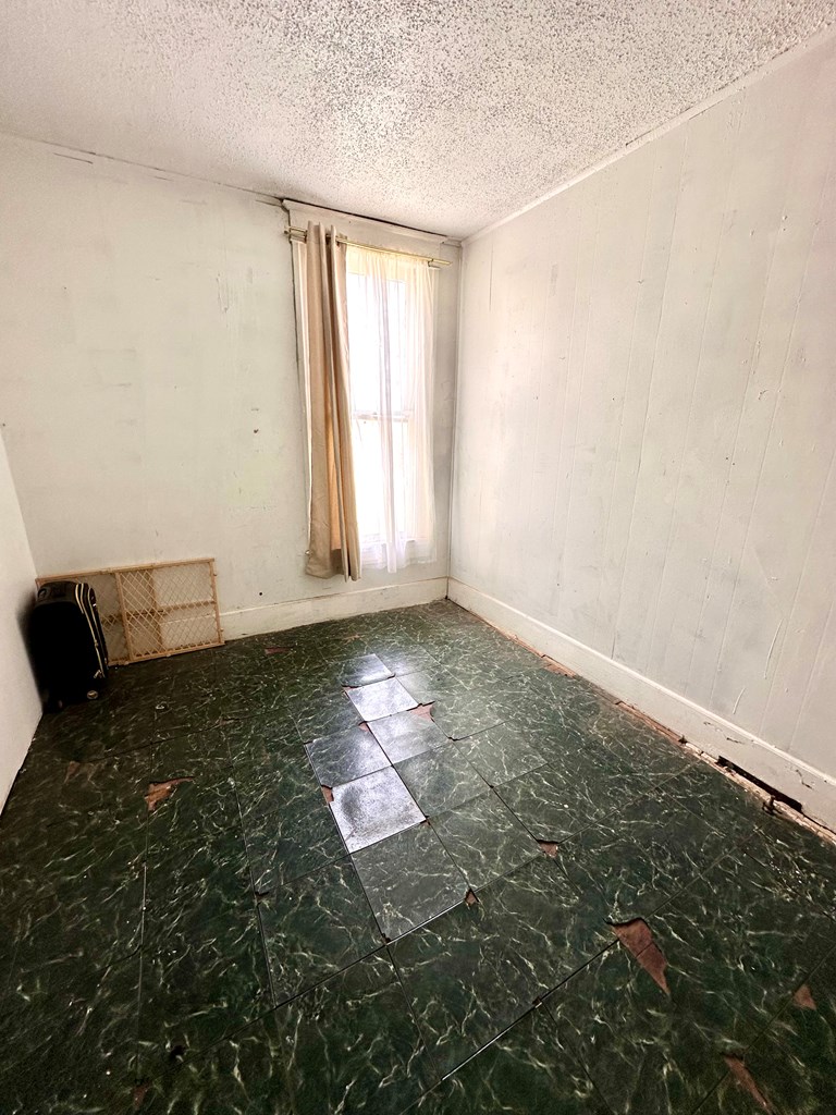 1124 E Harris Ave Property Photo 11