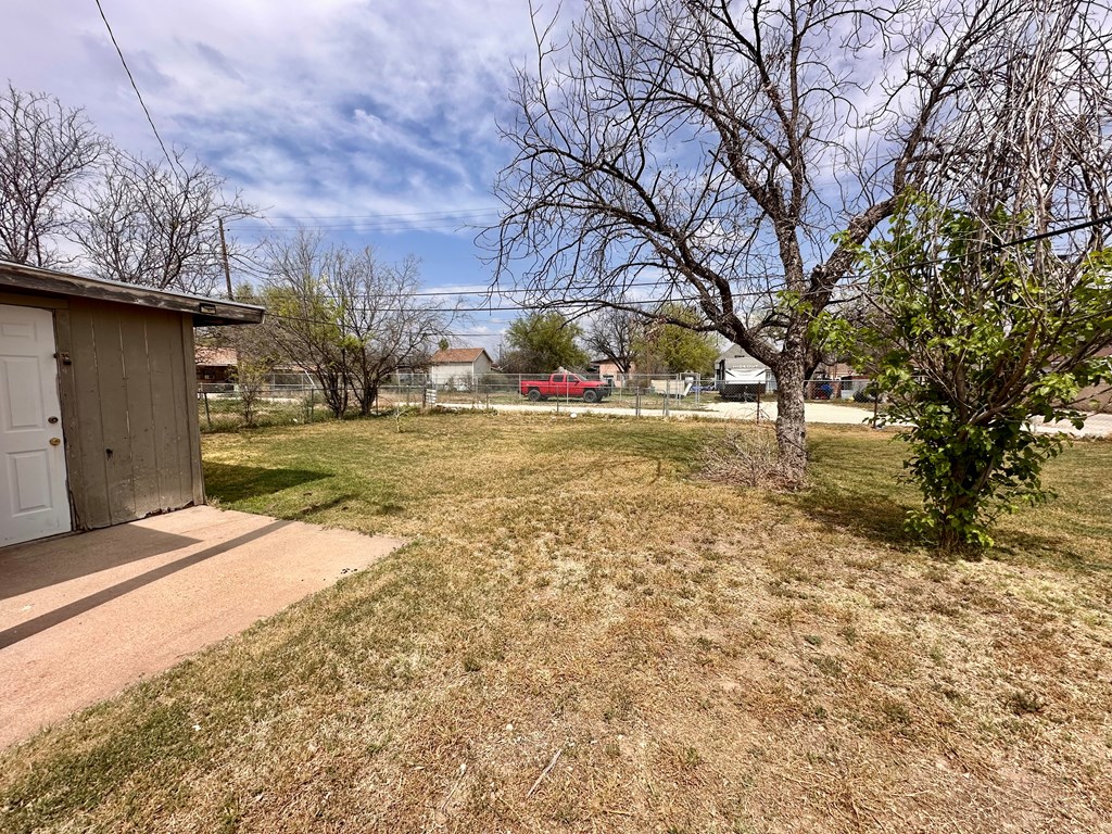 1124 E Harris Ave Property Photo 12