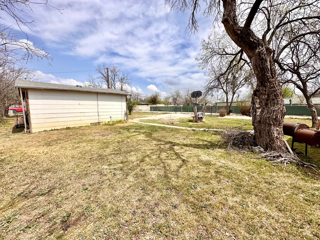 1124 E Harris Ave Property Photo 13