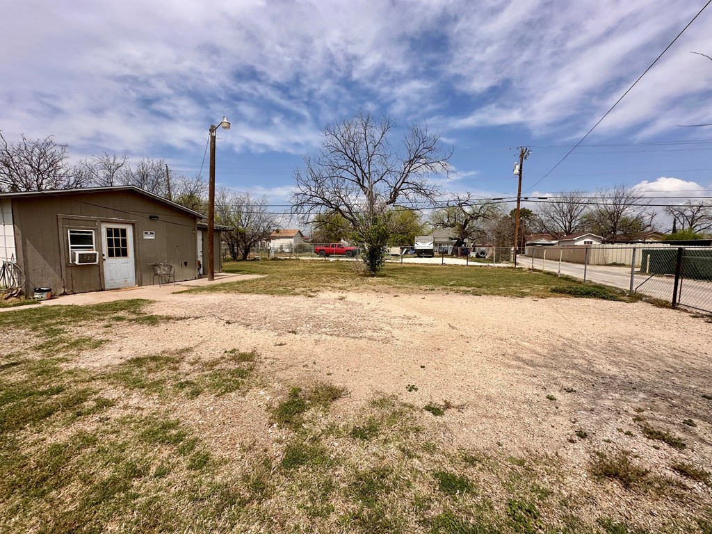 1124 E Harris Ave Property Photo 14