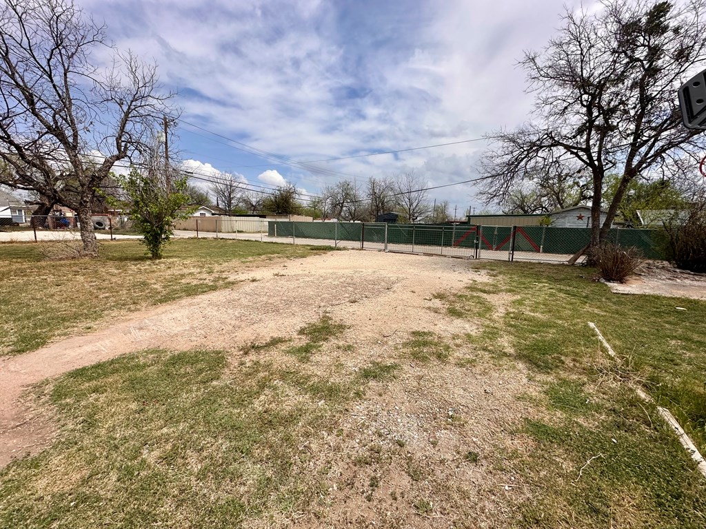 1124 E Harris Ave Property Photo 16