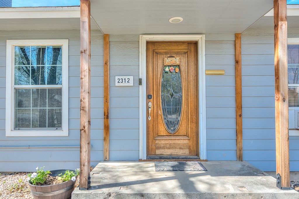 2312 Live Oak St Property Photo 3
