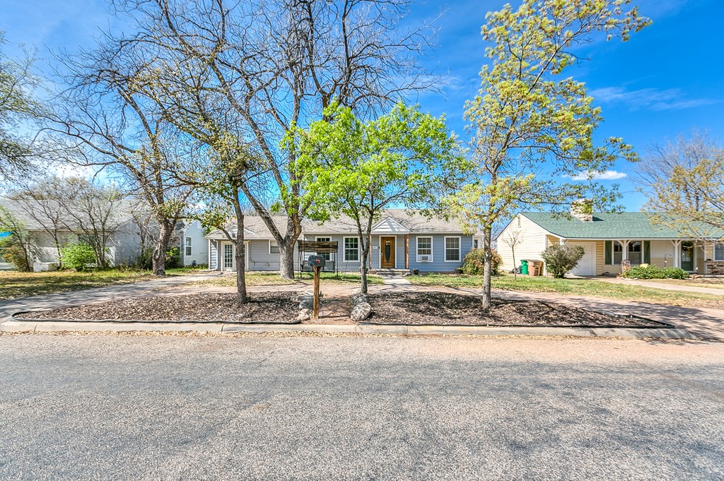 2312 Live Oak St Property Photo 4