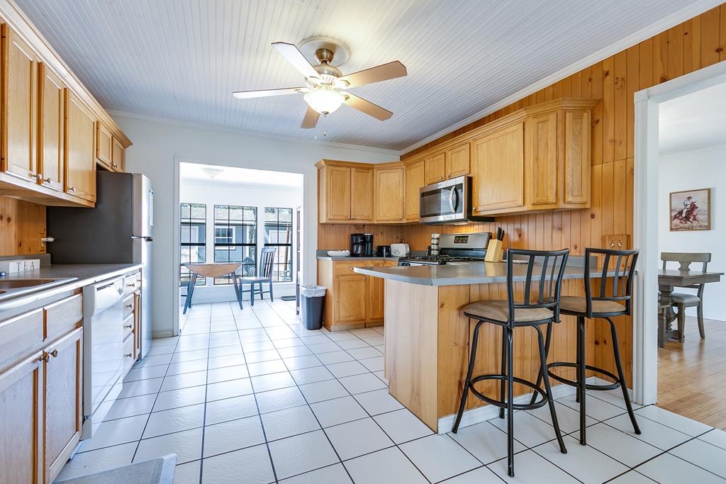 2312 Live Oak St Property Photo 11