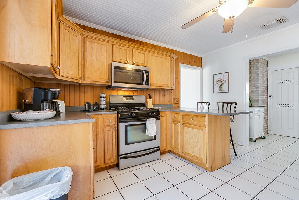 2312 Live Oak St Property Photo 12