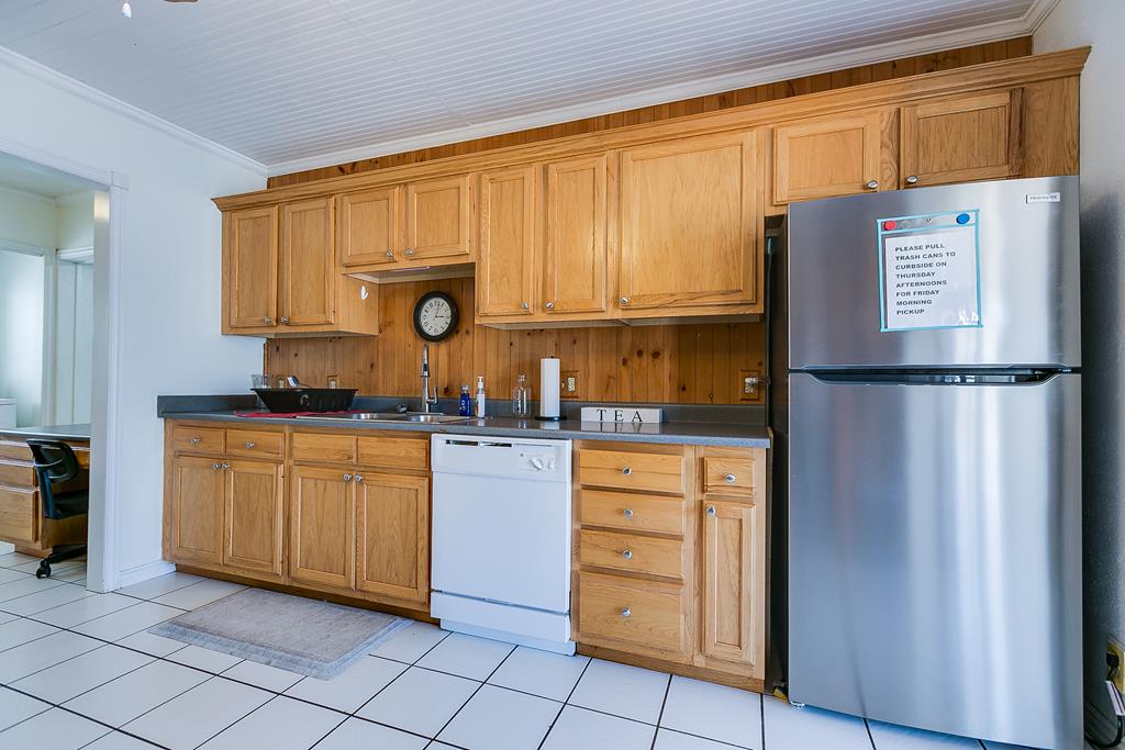2312 Live Oak St Property Photo 13