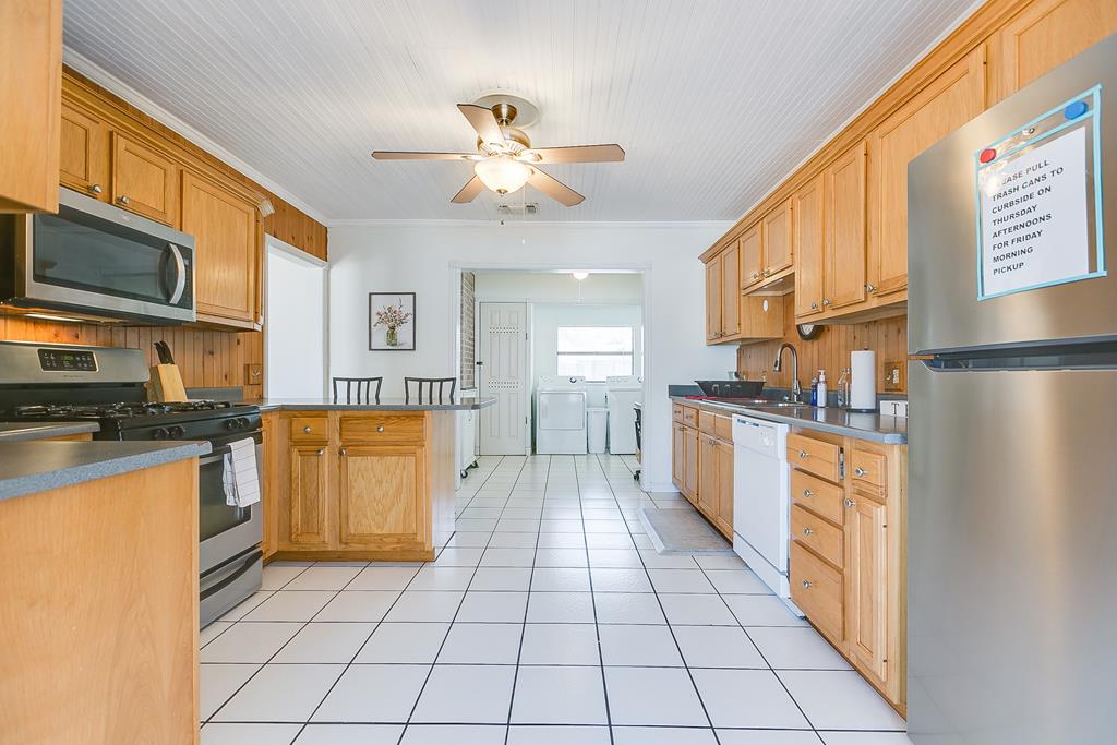 2312 Live Oak St Property Photo 14