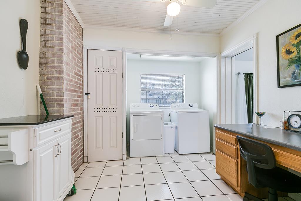 2312 Live Oak St Property Photo 16