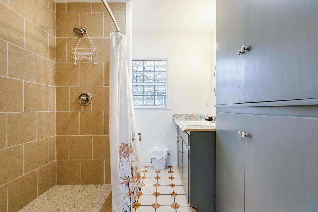 2312 Live Oak St Property Photo 18