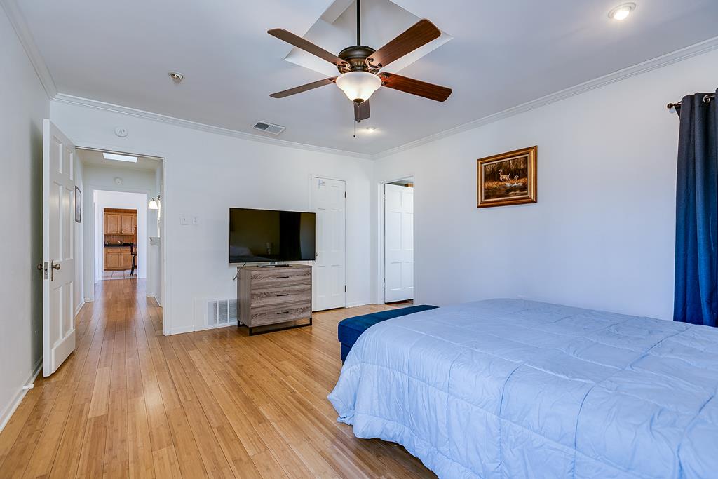 2312 Live Oak St Property Photo 25