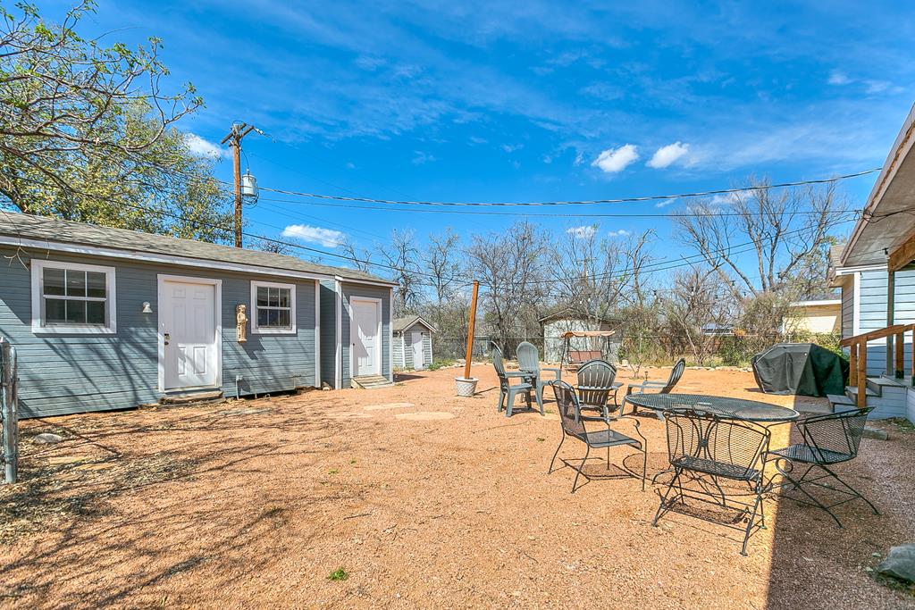2312 Live Oak St Property Photo 30