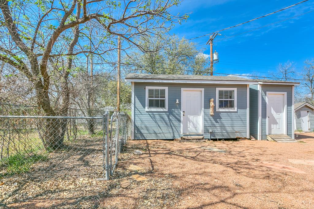 2312 Live Oak St Property Photo 32