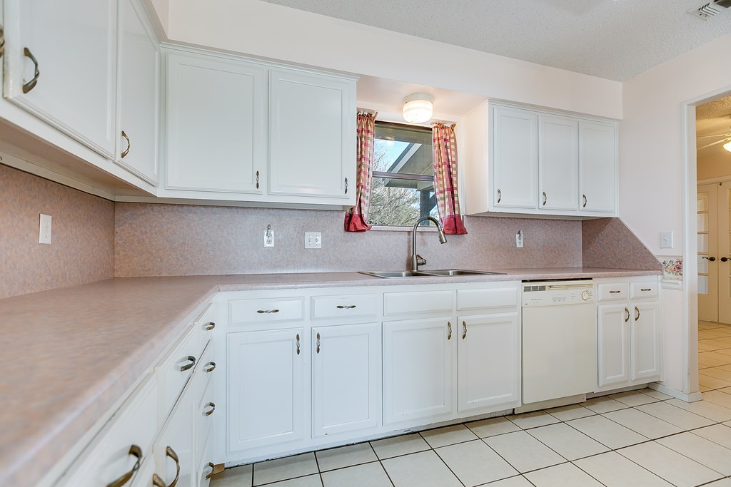261 Edinburgh Rd Property Photo 15