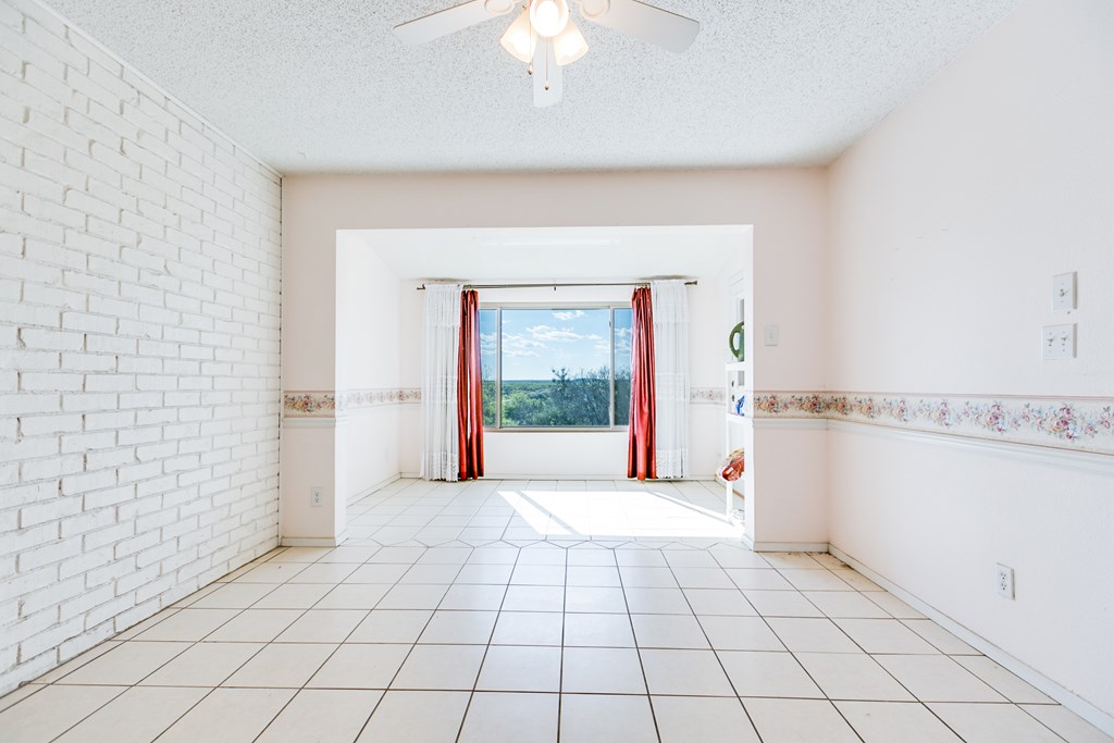 261 Edinburgh Rd Property Photo 16