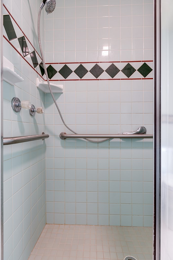 261 Edinburgh Rd Property Photo 23