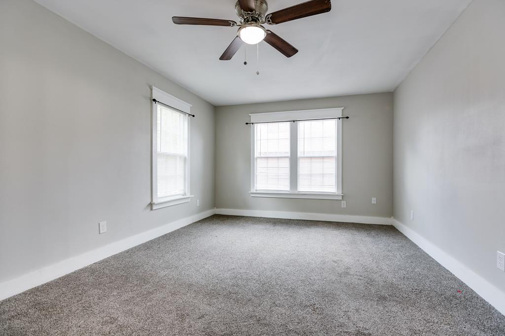 916 Preusser St Property Photo 23