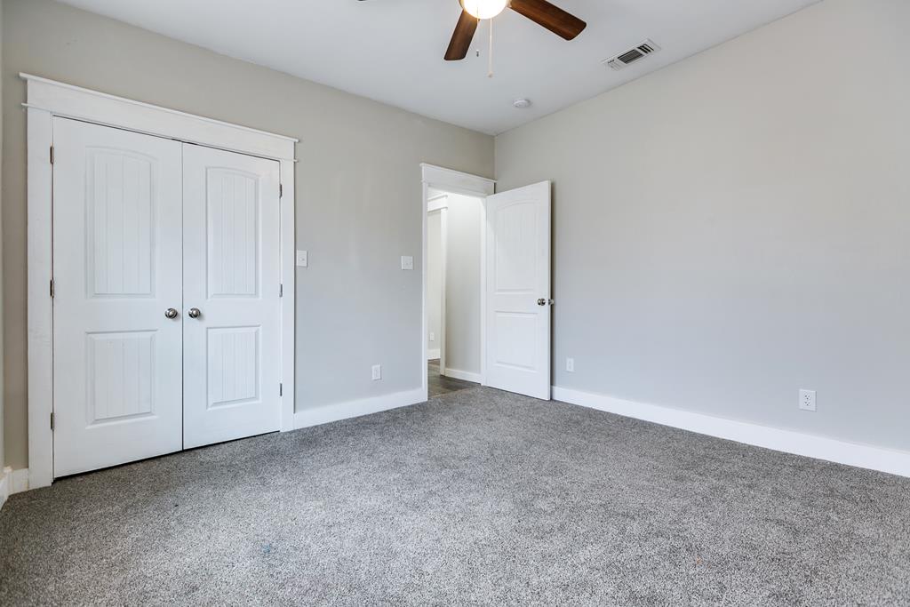 916 Preusser St Property Photo 29