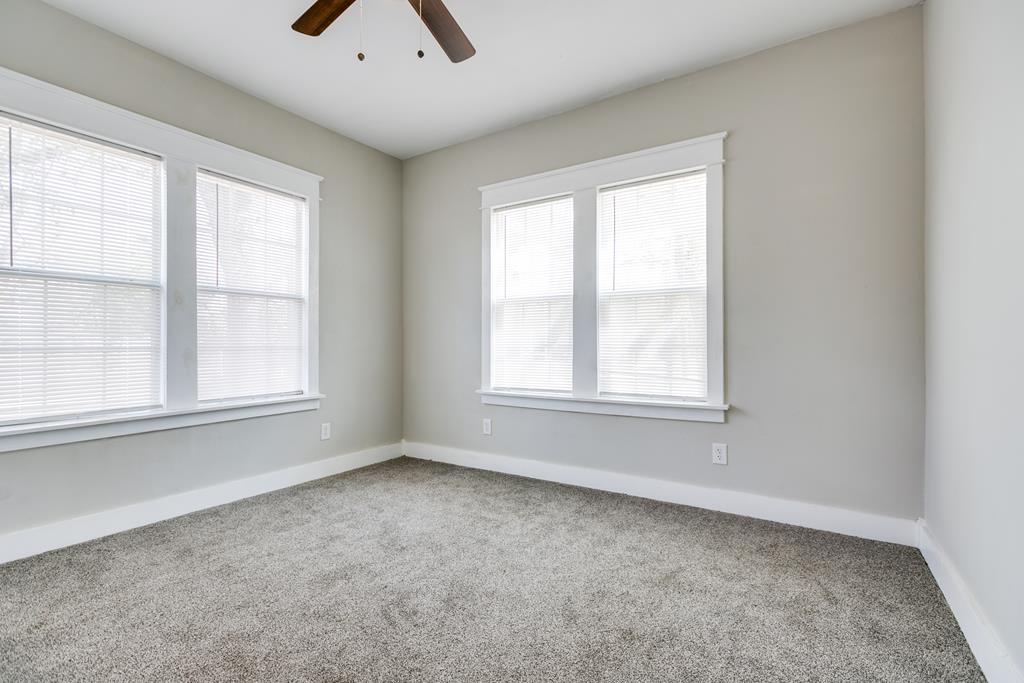 916 Preusser St Property Photo 33