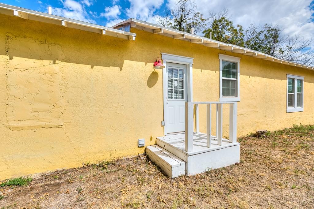 916 Preusser St Property Photo 35