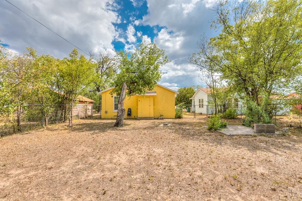 916 Preusser St Property Photo 37
