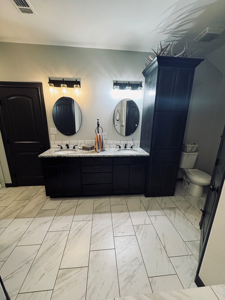 8402 Lynx Lane Property Photo 13
