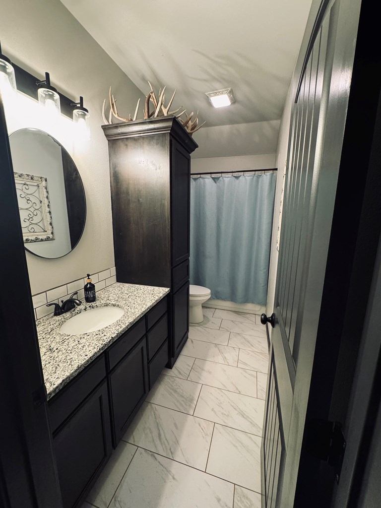 8402 Lynx Lane Property Photo 17
