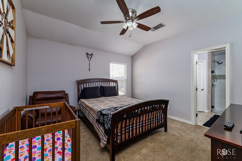 2642 Webster Ave Property Photo 11