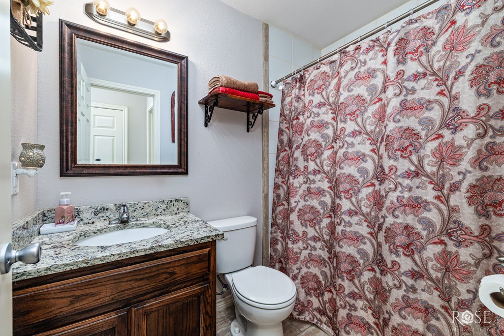 2642 Webster Ave Property Photo 16