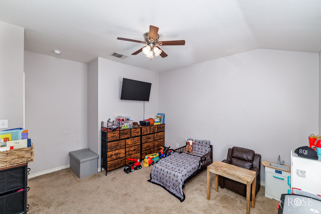 2642 Webster Ave Property Photo 17