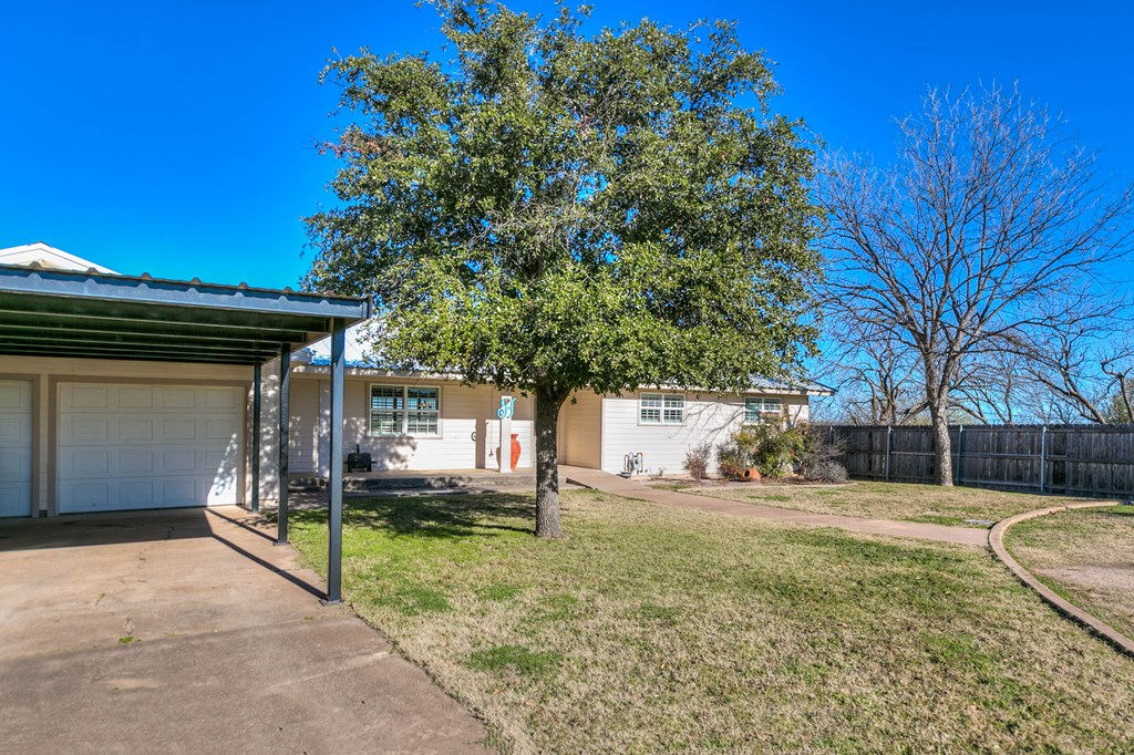 600 Mccarver Dr Property Photo 4