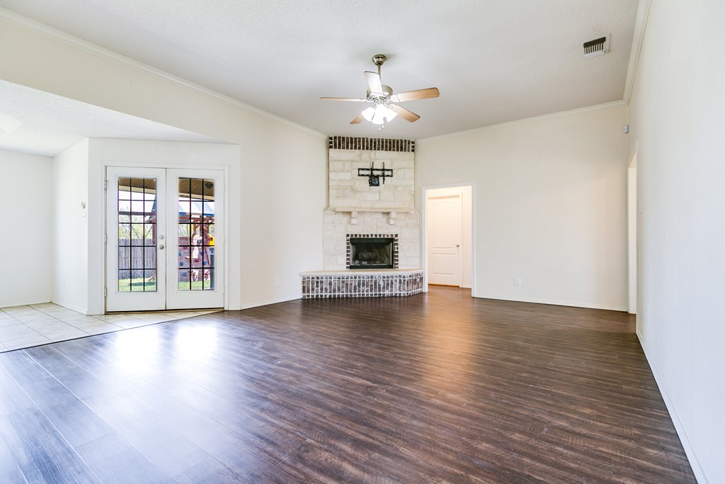 2833 Selman Dr Property Photo 6