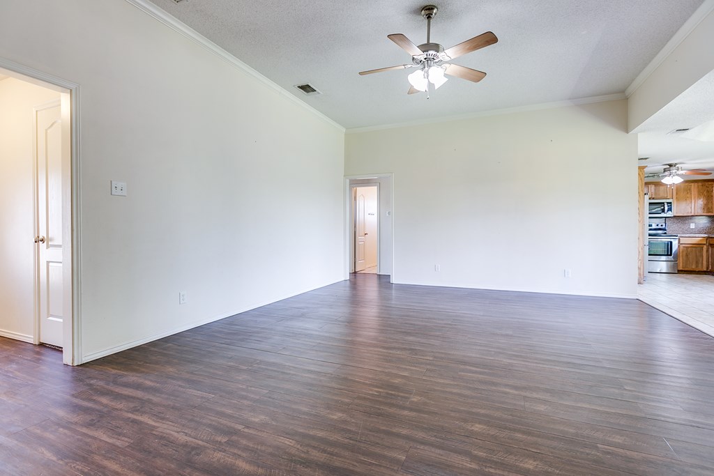 2833 Selman Dr Property Photo 8