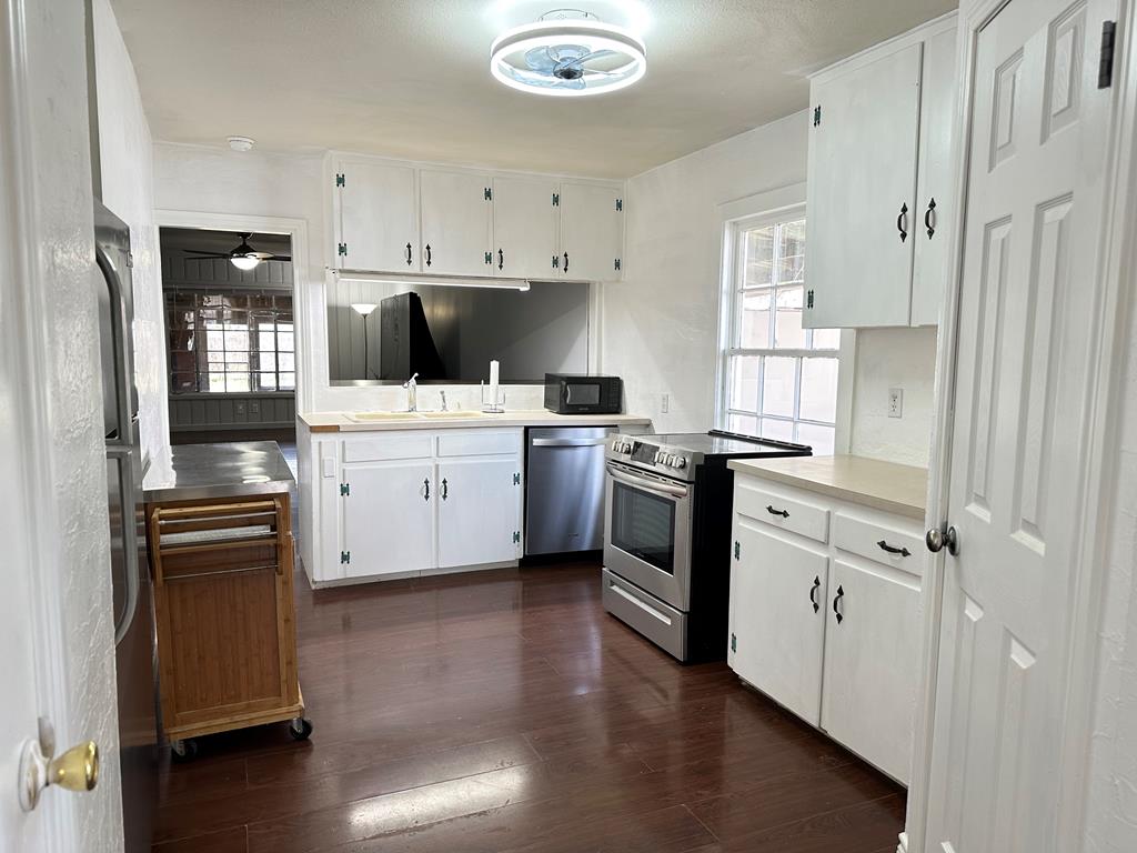 213 S Garrett St Property Photo 8