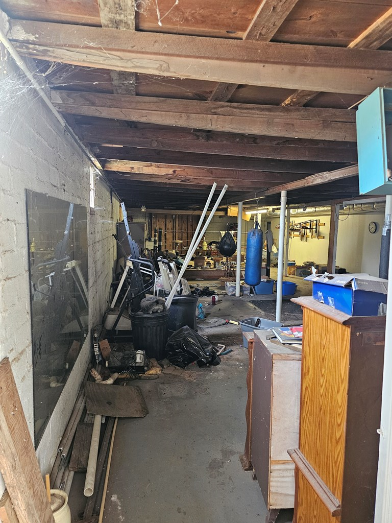 1701 S Oakes St Property Photo 19