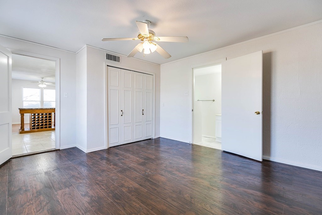 1221 Howard St Property Photo 9
