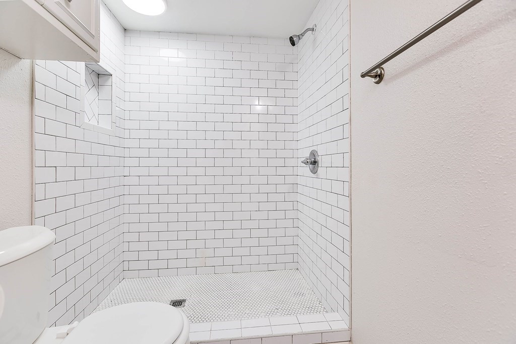 1221 Howard St Property Photo 10