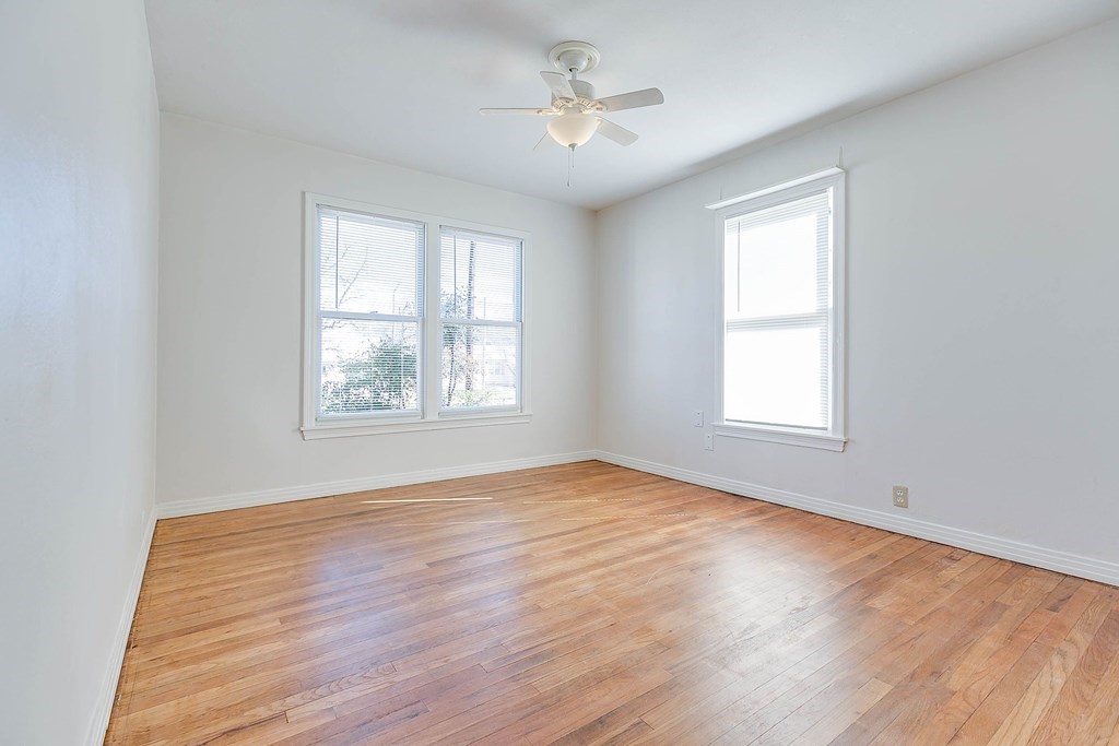 1221 Howard St Property Photo 11