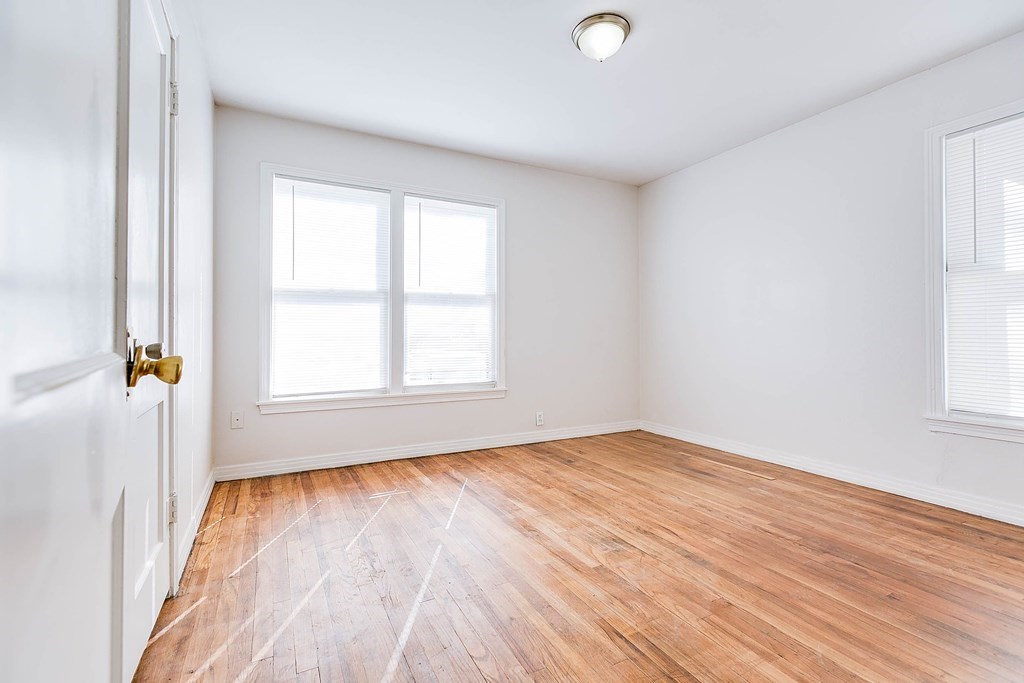 1221 Howard St Property Photo 12