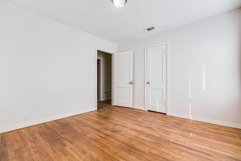 1221 Howard St Property Photo 13