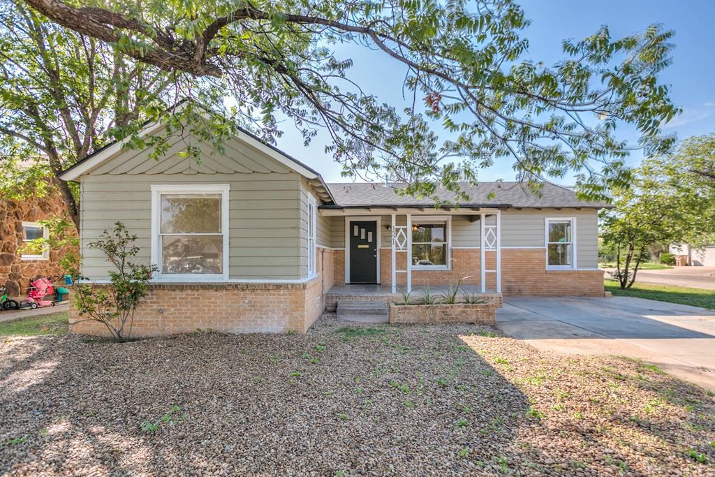 1221 Howard St Property Photo 17