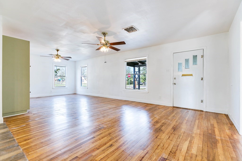 1221 Howard St Property Photo 20