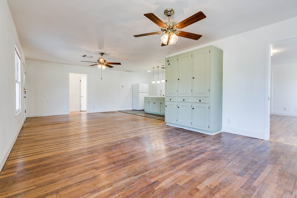 1221 Howard St Property Photo 21