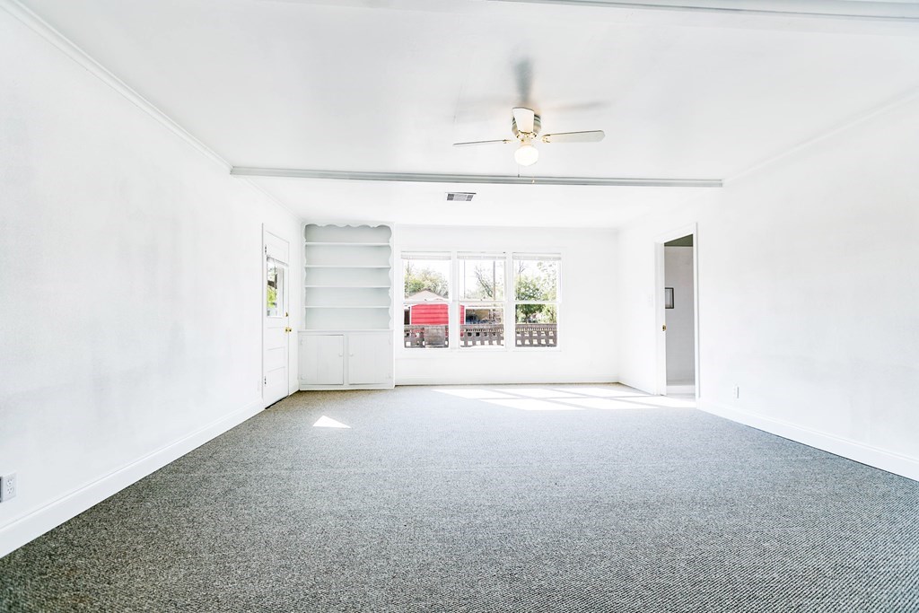 1221 Howard St Property Photo 26