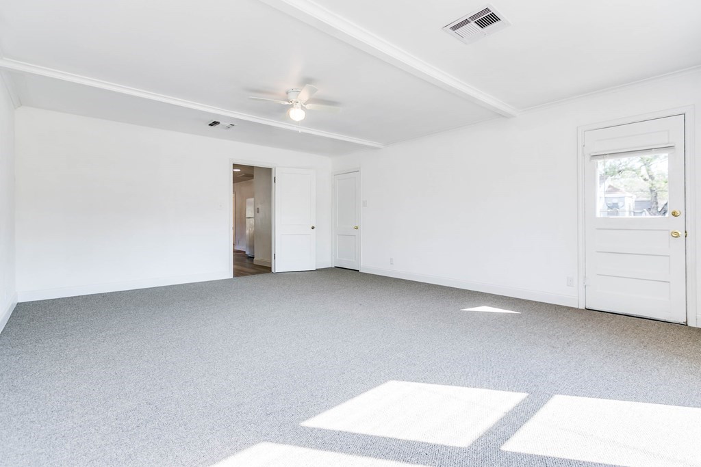 1221 Howard St Property Photo 27