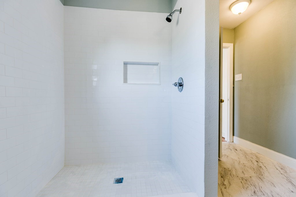 1221 Howard St Property Photo 33