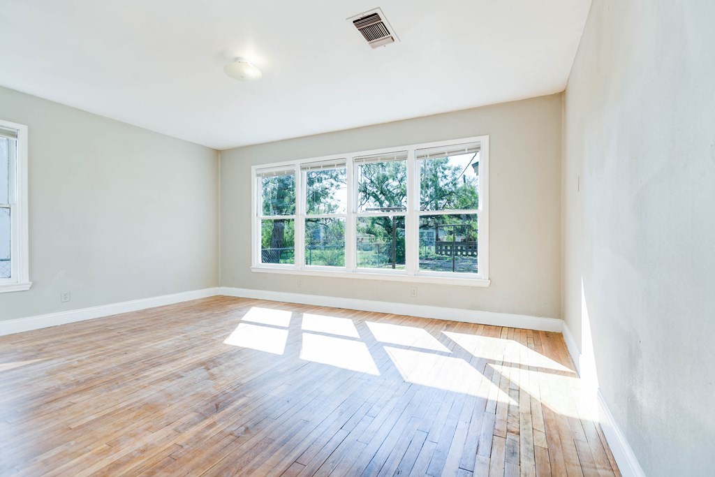 1221 Howard St Property Photo 34