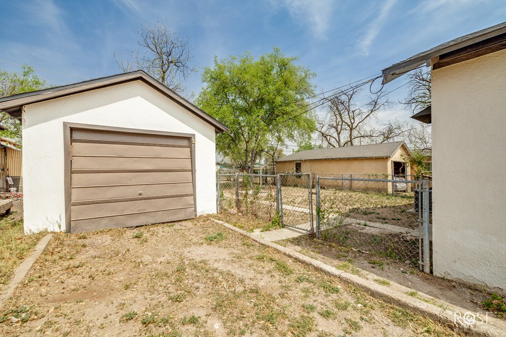 2260 North St Property Photo 26