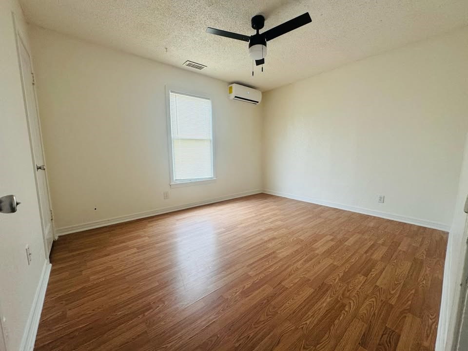2101 Woodlawn Dr Property Photo 5
